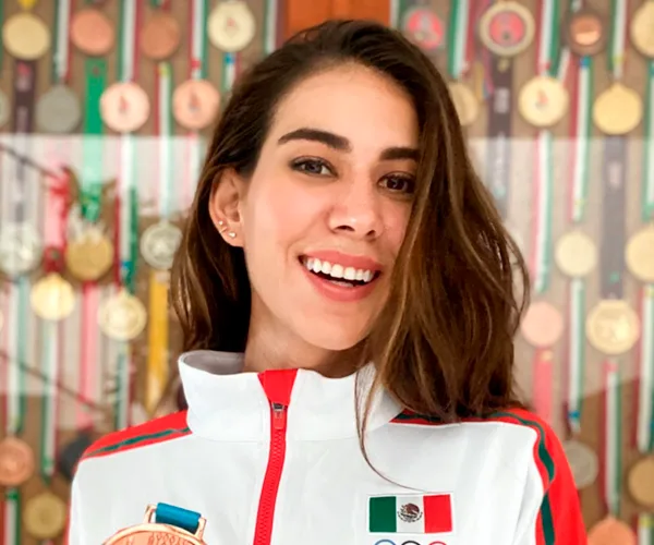 Alely Hernández — Conferencista de Mujeres Líderes y Empoderamiento
